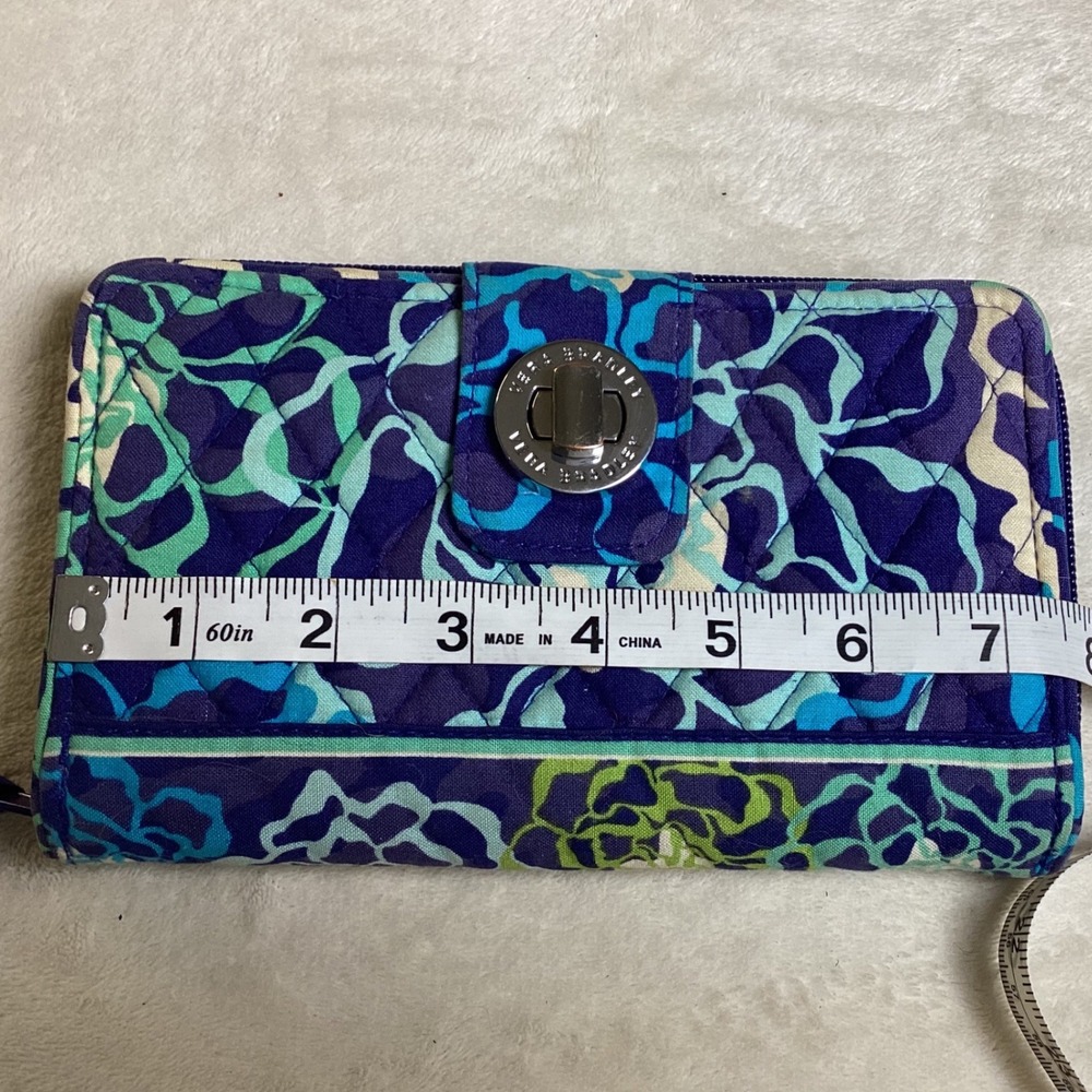 Vera Bradley Blue Bayou Quilted Cotton Turnlock Zip Around Wallet Floral‎ Purple - Picture 6 of 7